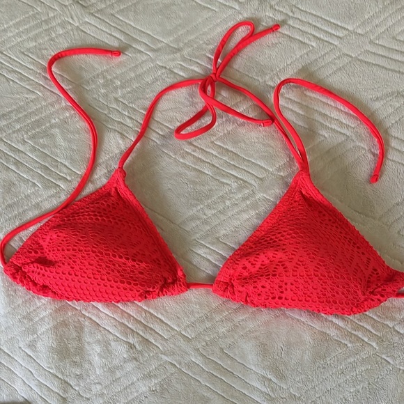 Bikini - Picture 9 of 10